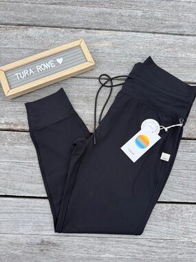 Vuori Daily Form Legging Short Black XL Women's NWT High Rise petite